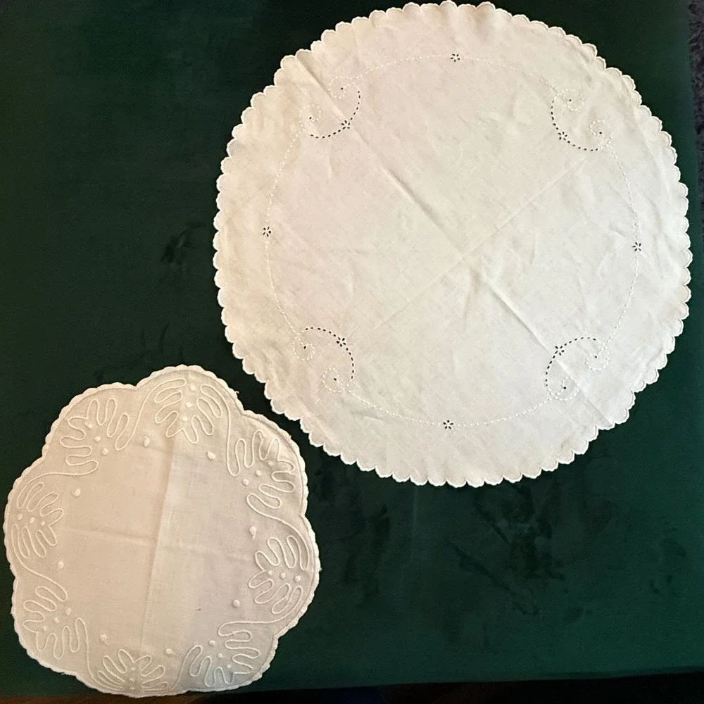 Vintage White Linen Doily Set 2pc Scalloped Edge Eyelet Embroidery Round